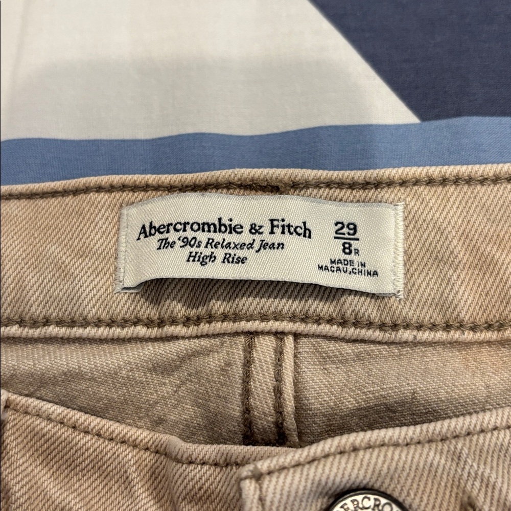 Abercrombie & Fitch '90s Relaxed High Rise Jeans in Tan